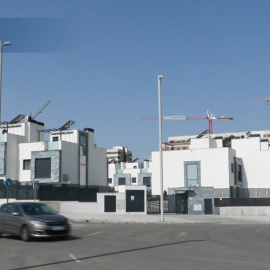 La compraventa de viviendas cae más de un 15 % en noviembre y ya suma diez meses a la baja