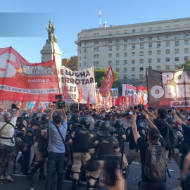 Incidentes entre policía y manifestantes en los alrededores del Congreso argentino