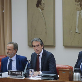 El ministro de Fomento, Iñigo de la Serna, ante los vicepresidentes primero y segundo de la Comisión de Fomento del Congreso Salvador Antonio De la Encina Ortega y Celso Luis Delgado Arce, comparece a petición propia ante la Comisión, para 