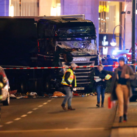 Imagen del camión tras el atropello. - REUTERS