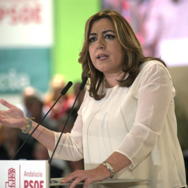 La secretaria general del PSOE andaluz y presidenta de la Junta, Susana Díaz, durante su intervención en un acto de partido que conmemora el décimo aniversario de la aprobación de la Ley de Dependencia. EFE