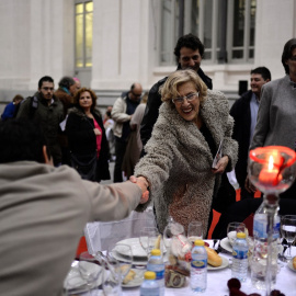 Manuela Carmena organizó el año pasado una cena en el Ayuntamiento de Madrid para 200 personas sin techo.