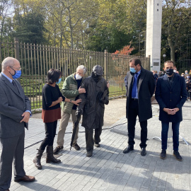 Valladolid rinde homenaje a Delibes con una escultura a tamaño real
