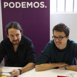 El secretario general de Podemos, Pablo Iglesias, y el número dos, Íñigo Errejón, durante la última reunión del consejo ciudadano de la formación. EFE/Paco Campos