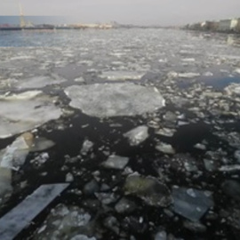 Comienza el deshielo del río Neva en San Petersburgo