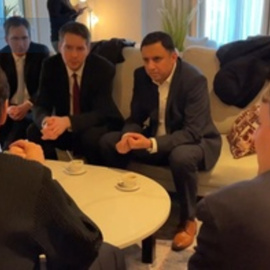 Illa se reúne en Edimburgo con Anas Sawar, líder de los laboristas en Escocia