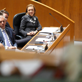 Luisa Fernanda Rudi, con el último de sus tres consejeros de Hacienda, Javier Campoy, y el de Economía, Francisco Bono.