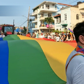 La comunidad LGBTIQ pro gobierno desfila contra la homofobia y la transfobia en Cuba