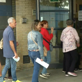 Colas para votar en la primeras horas de las elecciones en Cataluña