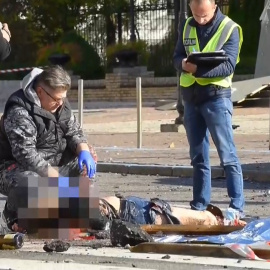 Imágenes de los destrozos ocasionados por uno de los bombardeos rusos en Kiev, Ucrania