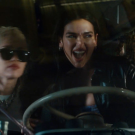 Miley Cyrus y Dua Lipa baten récord de visualizaciones con 'Prisoner'