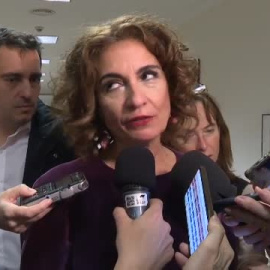 Montero considera una "estrategia de notoriedad" las críticas de García-Page