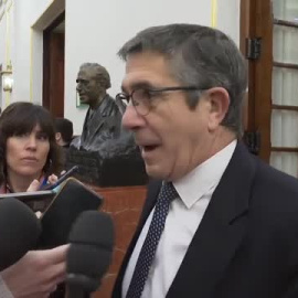 Patxi López pide a Tellado que se meta el dedo "en el ojo" antes de señalar de manera "maliciosa"