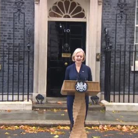 Dimite Liz Truss tras mes y medio en el cargo
