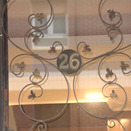 Alicia, la mujer en cuya puerta abandonaron al bebé secuestrado: "Según he abierto ahí estaba en el felpudo"