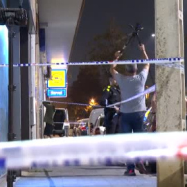 Un joven intenta matar a su padre y posteriormente se atrinchera en su casa en Castelldefels