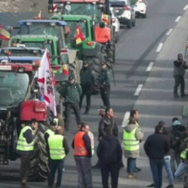 Los tractores cortan la A-42, a la altura de Illescas (Toledo)