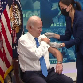 Joe Biden recibe la tercera dosis de la vacuna contra el Covid-19