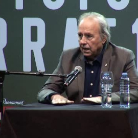 Serrat: "He decidido dejar el escenario, no dejar de escribir, de componer, de vivir"