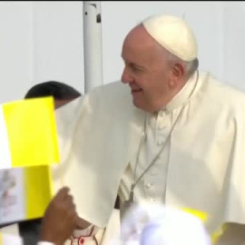 El papa pide en Bahréin acabar con la lógica del "ojo por ojo y diente por diente"