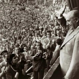 Franco, aclamado en la Plaza de Toros de Barcelona en 1951.