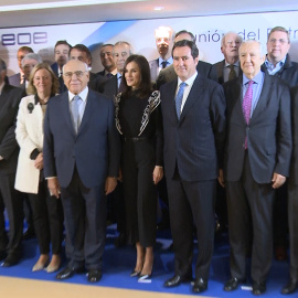 La Reina Letizia sorprende con un original jersey de cara a Navidad