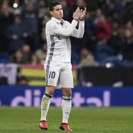 James, saludando al Bernabéu al final del partido. Europa Press