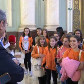 El presidente del Tribunal Supremo recibe a un grupo de escolares en la jornada de puertas abiertas