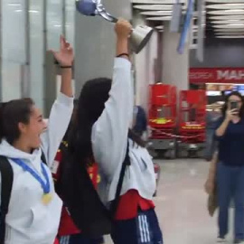 Gran recibimiento a la selección femenina de futbol sub 17 tras proclamarse campeonas del mundo