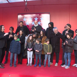 Artistas que actúan en la calle, protagonistas de un videoclip 