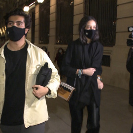 La gente grita "ladrona, devuelve el dinero" a Victoria Federica