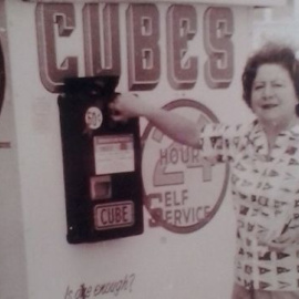 Gloria Fuertes durante su estancia en EEUU con una beca Fullbright, a principios de los 60