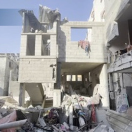 Destrucción en el campo de refugiados de Al Maghazi tras un ataque aéreo israelí