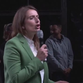 Macron pide un "frente republicano" con la izquierda tras la victoria de la ultraderecha