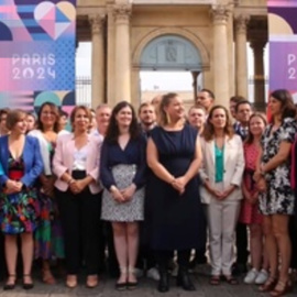 La izquierda reclama a Macron que les dé el Gobierno en nombre del respeto de las urnas