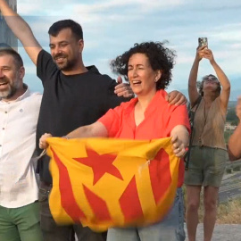 Rovira ya está en Cataluña tras cruzar la frontera y se dirige a un acto de bienvenida
