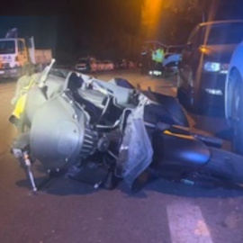 Muere un motorista tras perder el control y chocar contra un camión en Villaverde (Madrid)