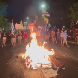 Miles de israelíes protestan frente al Parlamento para pedir elecciones y un acuerdo para los rehenes