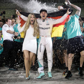 Nico Rosberg celebra con su mujer el título de campeón del mundo de F1. /CORDON PRESS