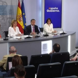 El Gobierno respalda el "magnífico trabajo" del fiscal general y le da "confianza plena"