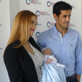 Beatriz Trapote y Víctor Janeiro presentan a su pequeño Oliver