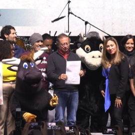 Al grito de 'no más olé', Petro sanciona la ley que prohíbe corridas de toros en Colombia