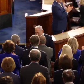 La imagen de la vergüenza: Netanyahu, recibido en el Capitolio con los aplausos de los republicanos
