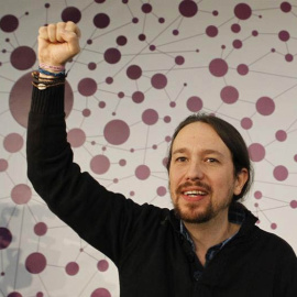 El líder de Podemos, Pablo Iglesias, en un encuentro con 300 de sus seguidores más activos en redes sociales. | VÍCTOR LERENA (EFE)