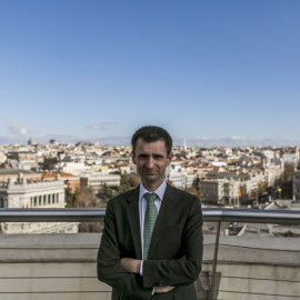 El nuevo director general de Radio Televisión Madrid, José Pablo López Sánchez, durante la entrevista. EFE