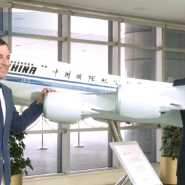 Juanma Moreno se reúne con dirigentes de la compañía aérea Air China en Pekín