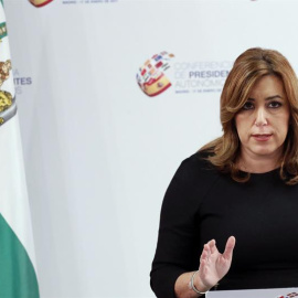 La presidenta de la Junta de Andalucía, Susana Díaz, durante la rueda de prensa ofrecida al término de la VI Conferencia de Presidentes Autonómicos. /EFE