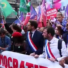 La izquierda francesa protesta en París contra la decisión de Macron por el nombramiento de Barnier