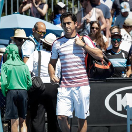 Nicolás Almagro al retira de su partido en el Abierto de Australia contra Jeremy Chardy. /EEF