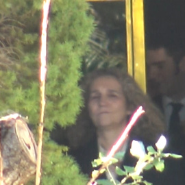 La Infanta Cristina despide a la Infanta Pilar al lado de su familia